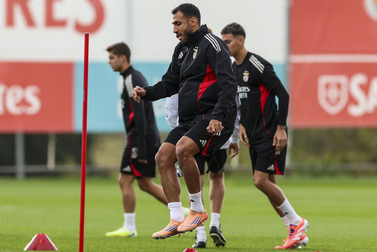 Benfica com jogo decisivo na Holanda