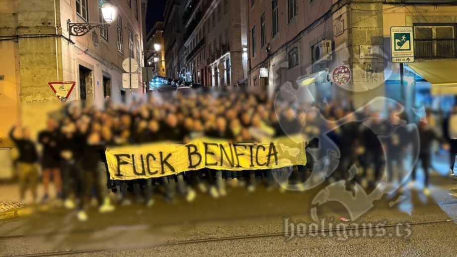Ultras do Club Brugge exibem tarja a insultar o Benfica horas antes de defrontar o Sporting na Champions