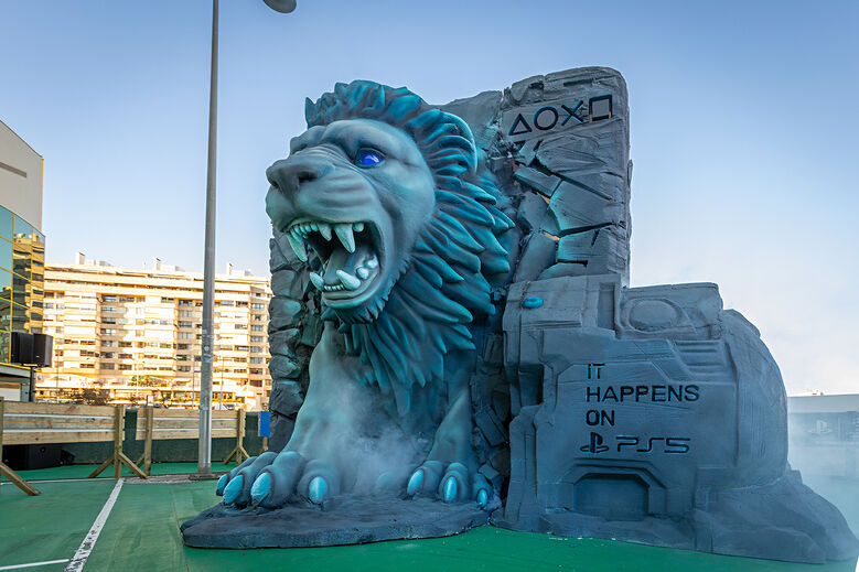 Leão gigante da PlayStation erguido em Alvalade, Portugal