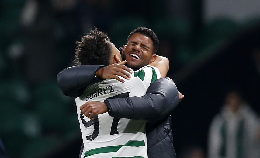 Luis Suárez dedicou o 2-0 ao brasileiro - ei-los abraçdos