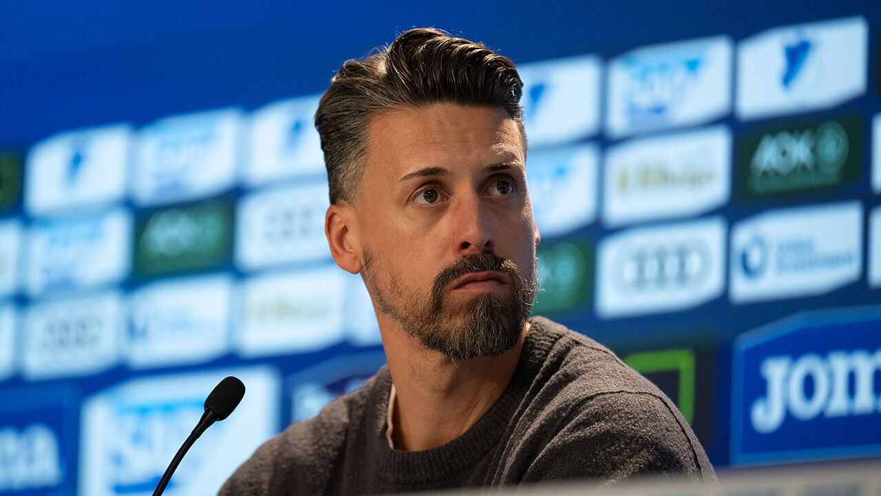 Sandro Wagner deixa o comando técnico do Augsburgo