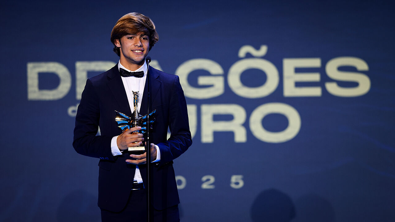 Rodrigo Mora recebe o Dragão de Ouro e ambiciona título e festa nos Aliados