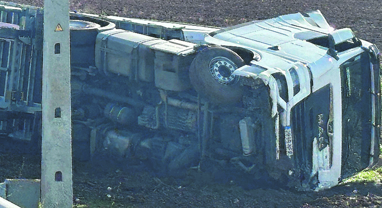 Futebolista morre em colisão entre um camião e um ligeiro de mercadorias na EN4 em Estremoz