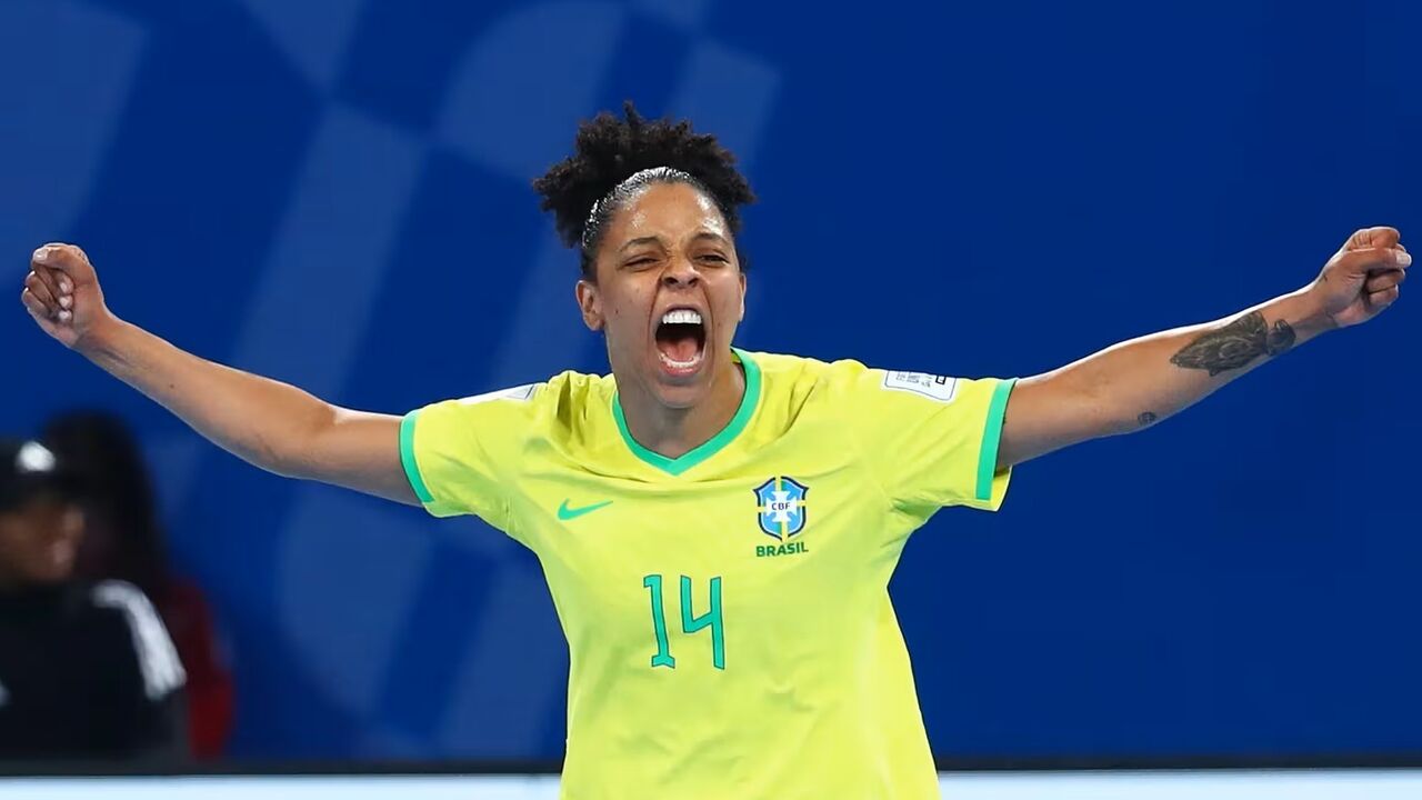 Brasil festeja passagem às 'meias'do Mundial de futsal