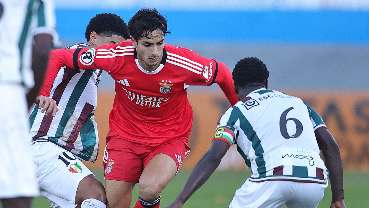 Benfica vence Estrela e aproxima-se do Torreense