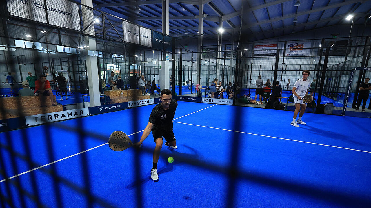 O padel não pára de ganhar praticantes e entusiastas