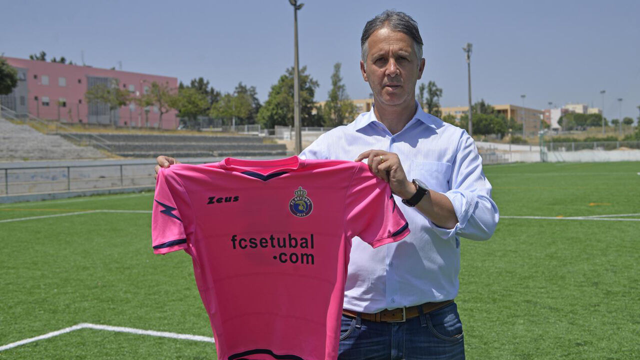 Mário Leandro acusado de recorrer a imigrantes ilegais para subir de divisão