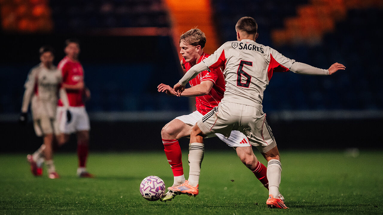 Benfica B empata com Nottingham Forest na Premier League International Cup