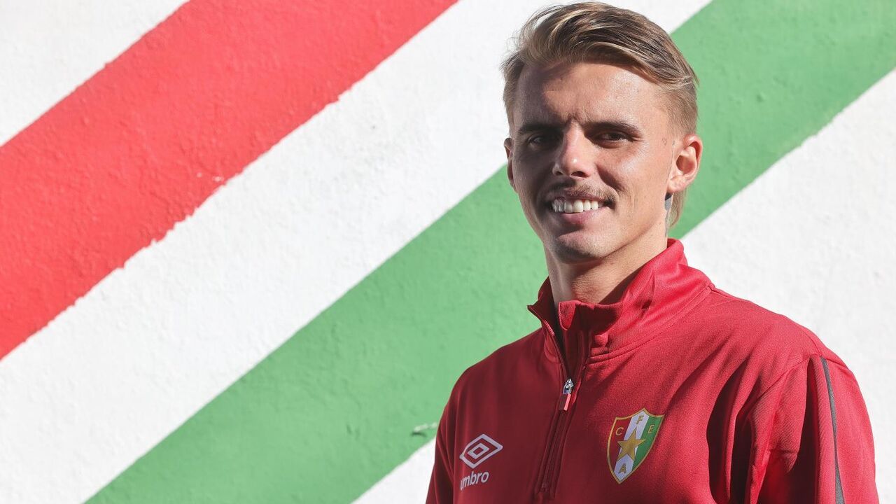 Luan Patrick relata início no futebol e época no E. Amadora.
