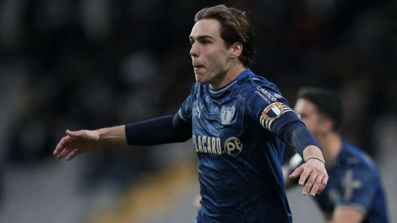 Gustavo Sá recebe prémio de melhor jovem da Liga Betclic