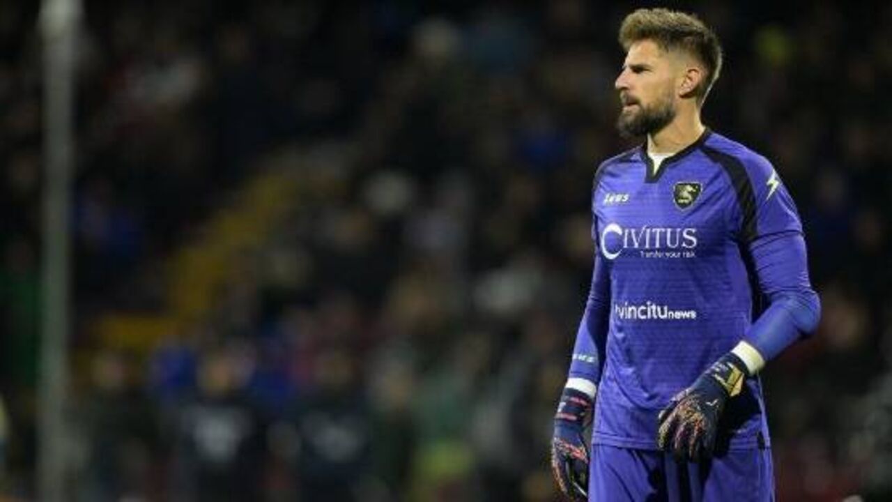 Benoit Costil terminou a carreira na Salernitana