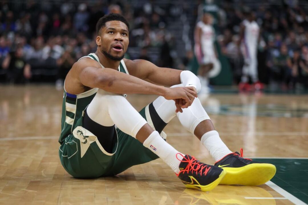 Futuro de Giannis Antetokounmpo, que se lesionou ontem, está em dúvida