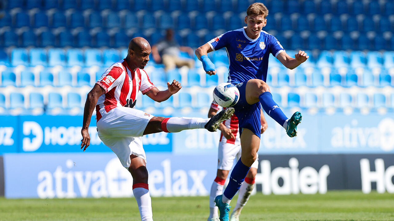 Naldo disputa a titularidade no Leixões