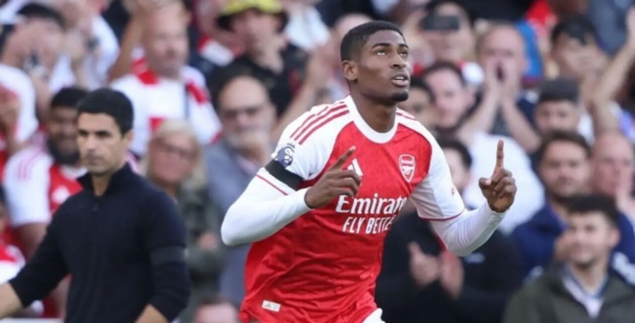 Mosquera, central do Arsenal, lesionado e de baixa por seis semanas