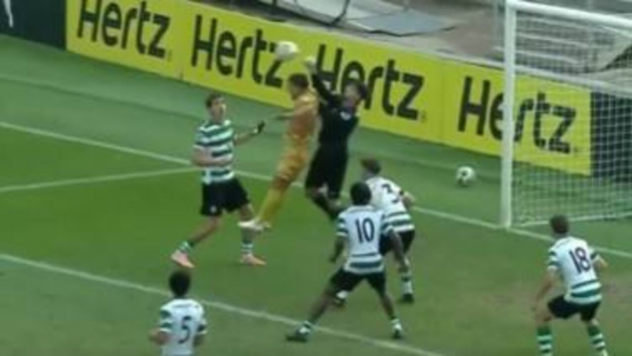 O penálti polémico no Farense-Sporting da Liga Revelação que tem dado que falar 