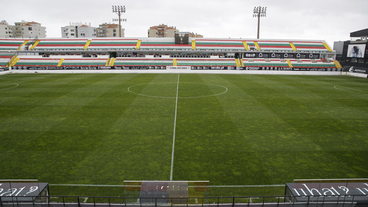E. Amadora e Arouca medem forças no José Gomes