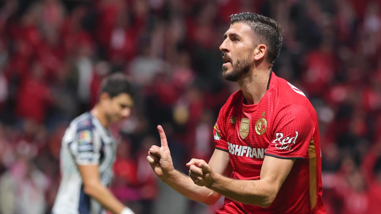 Paulinho farta-se de marcar no Toluca