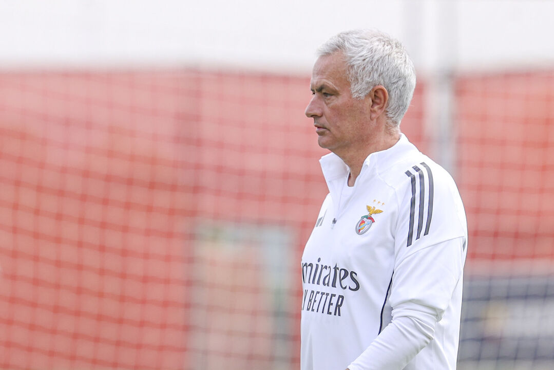 Mourinho no treino do Benfica