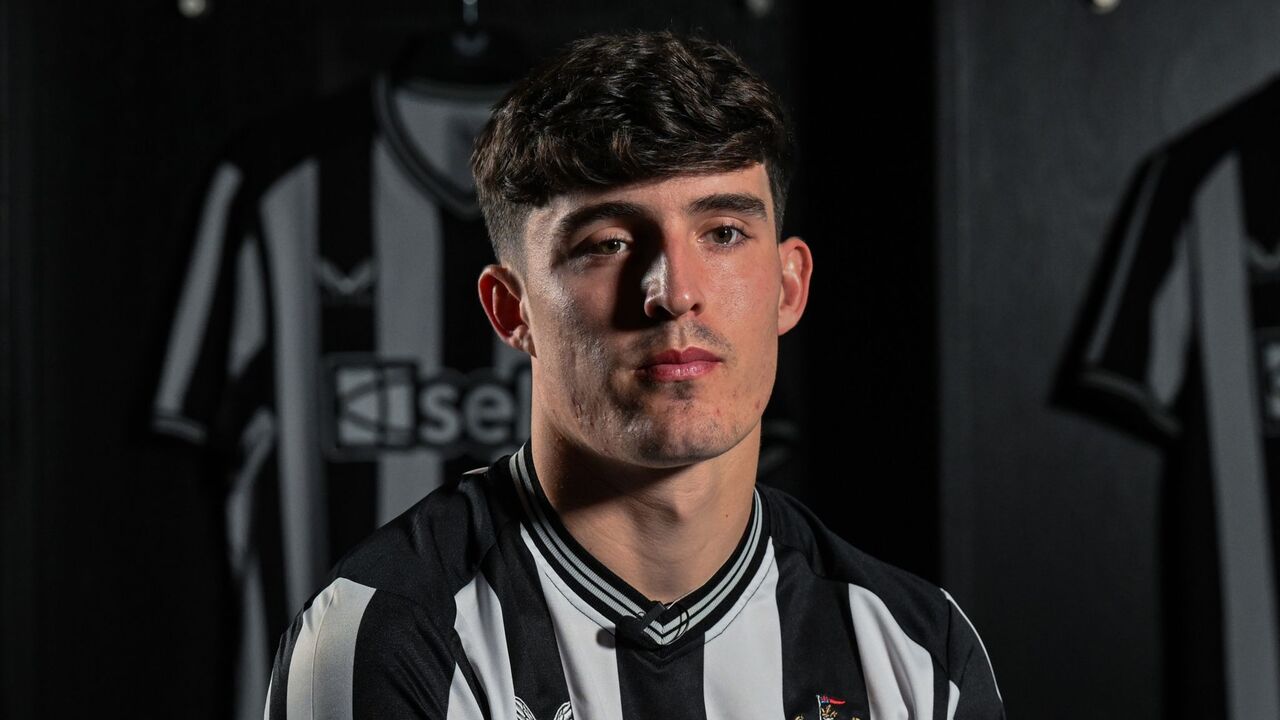 Tino Livramento, lateral do Newcastle, na mira do Manchester City
