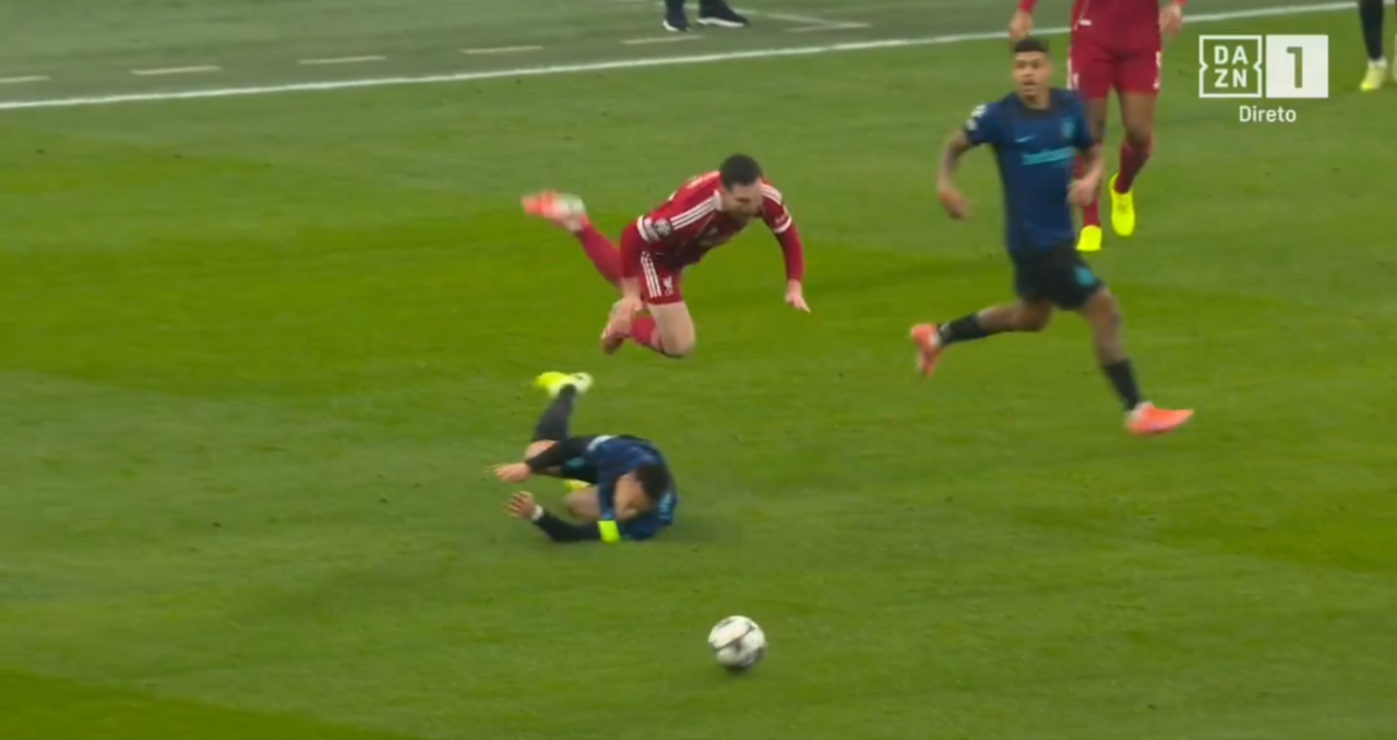 Entrada de Lautaro sobre Robertson