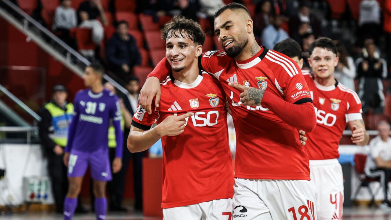 Lúcio Rocha festeja com Diego Nunes