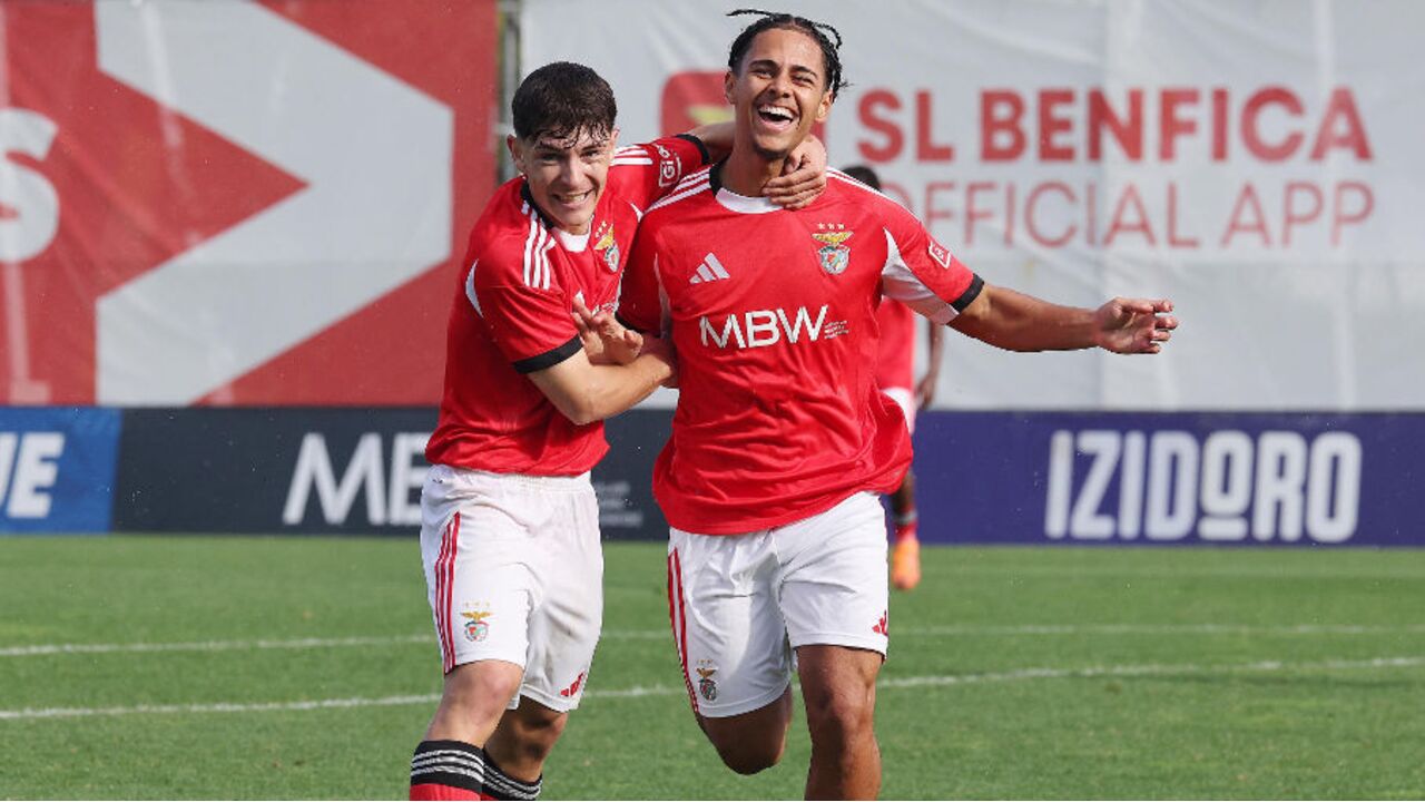 Gonçalo Moreira e Duarte Soares festejam golo