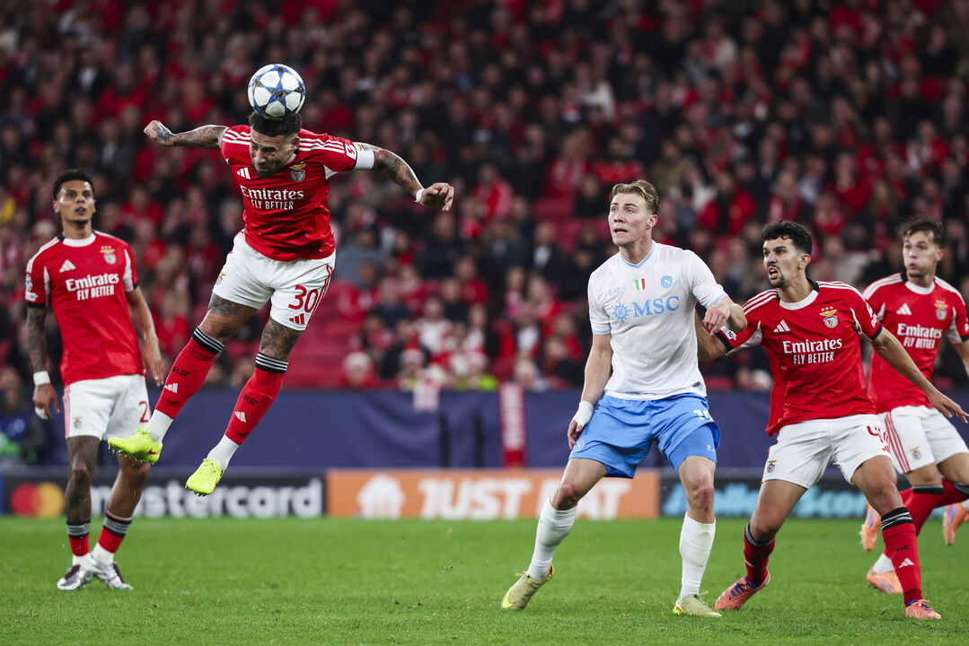 Otamendi em ação frente ao Nápoles