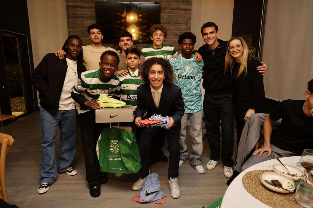 Futebolistas do Sporting celebram o Natal na Academia Cristiano Ronaldo