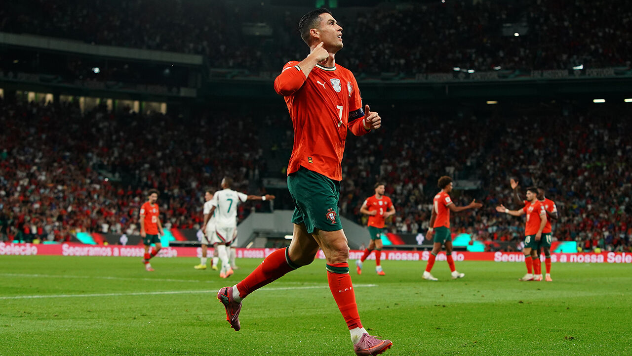 Cristiano Ronaldo celebra em campo