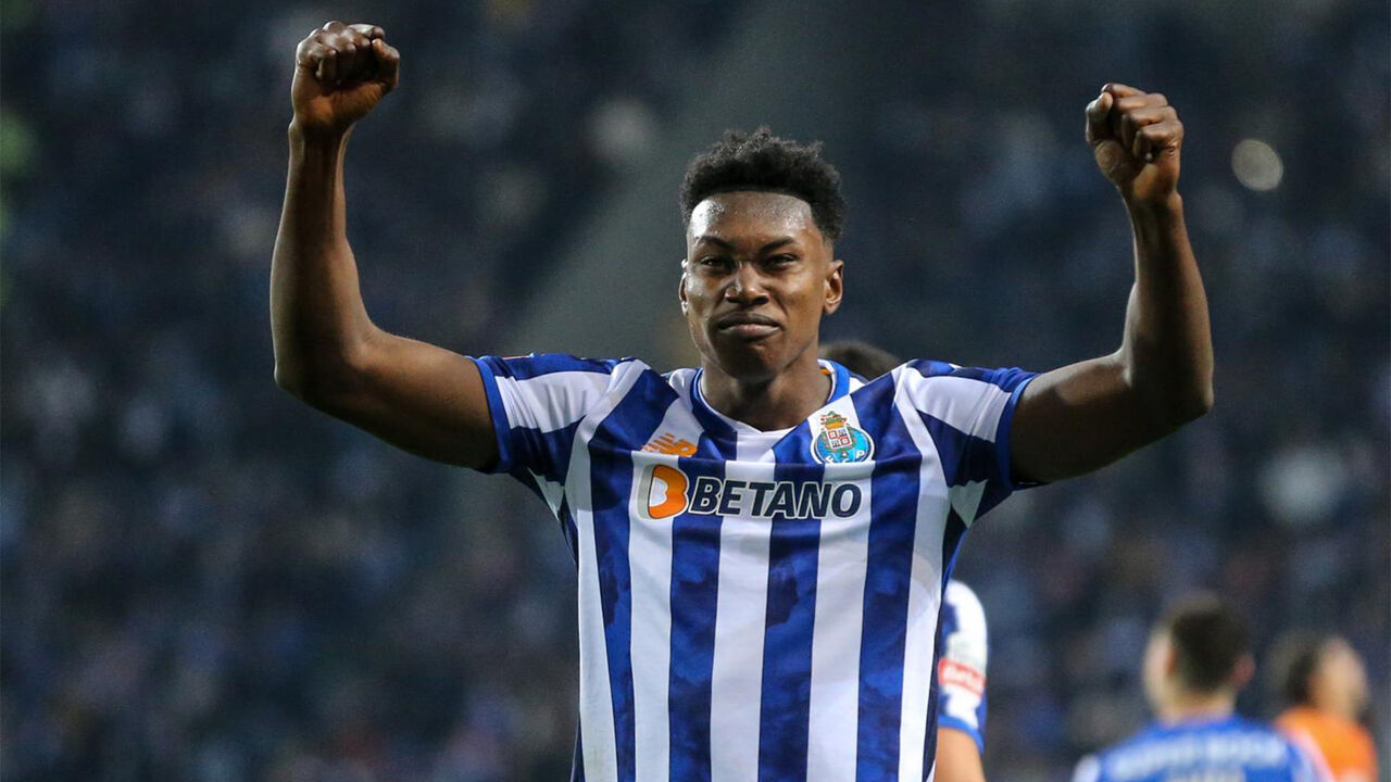 Samu Silva, jogador do FC Porto, celebra um golo