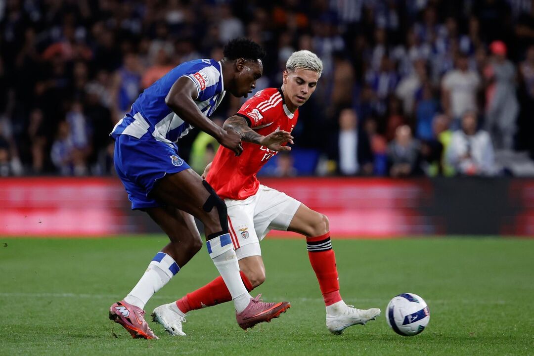 Enzo Barrenechea num jogo contra o FC Porto