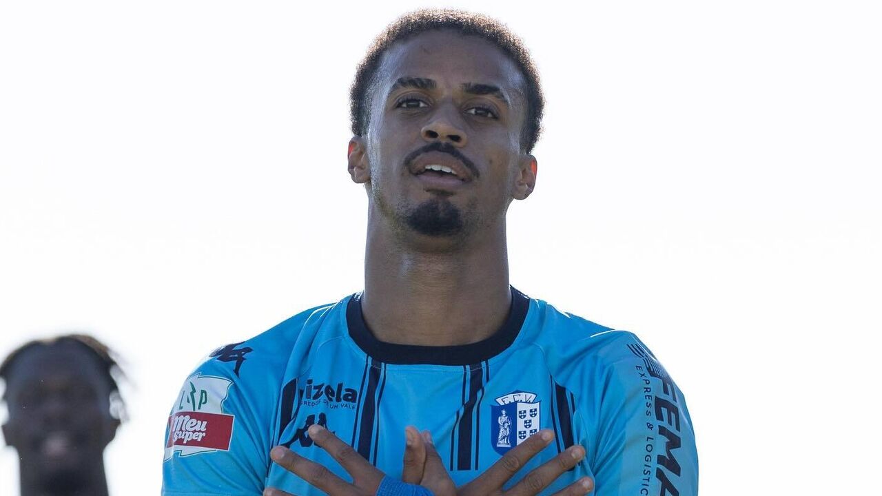 Miguel Tavares festeja golo marcado ao Sporting