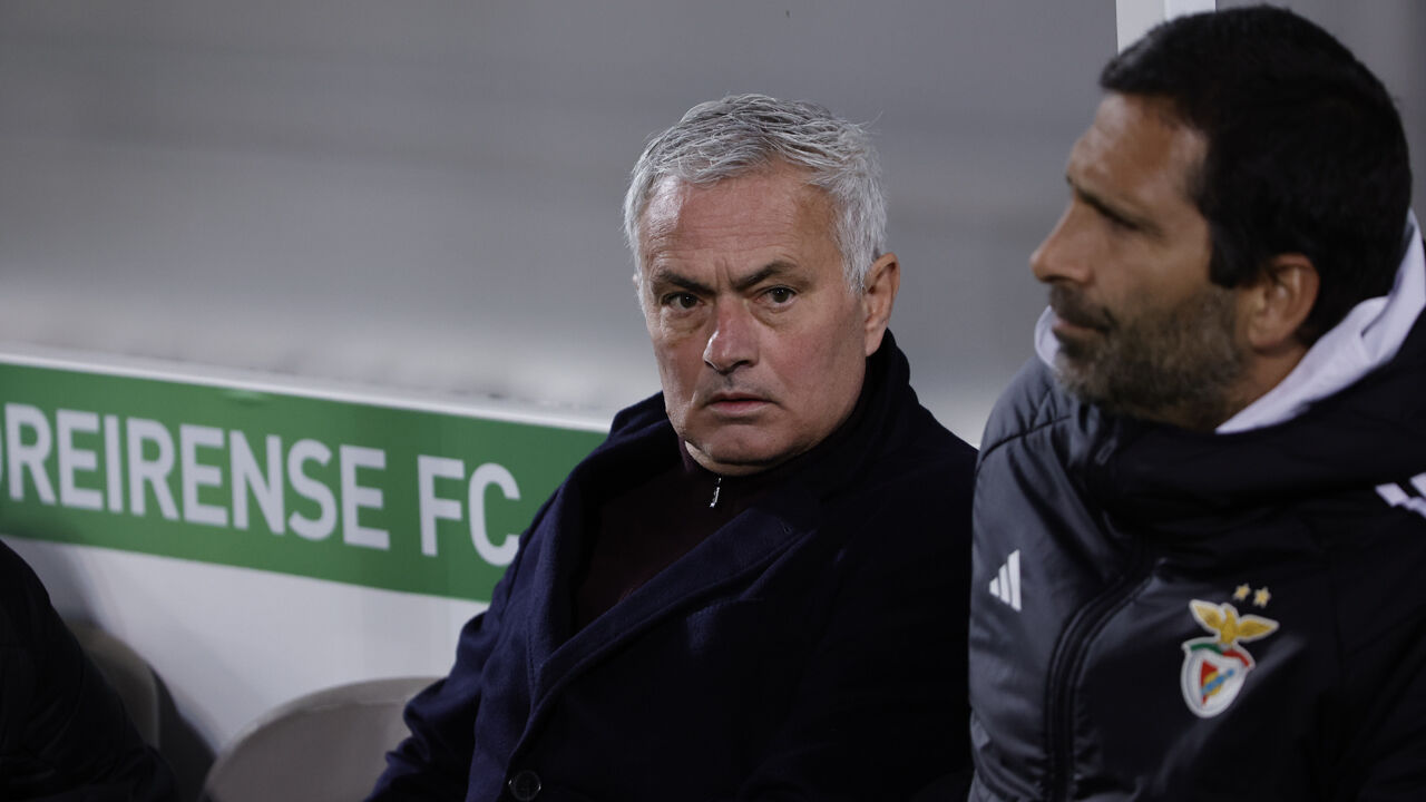 José Mourinho reage no banco do Benfica durante o jogo com o Moreirense