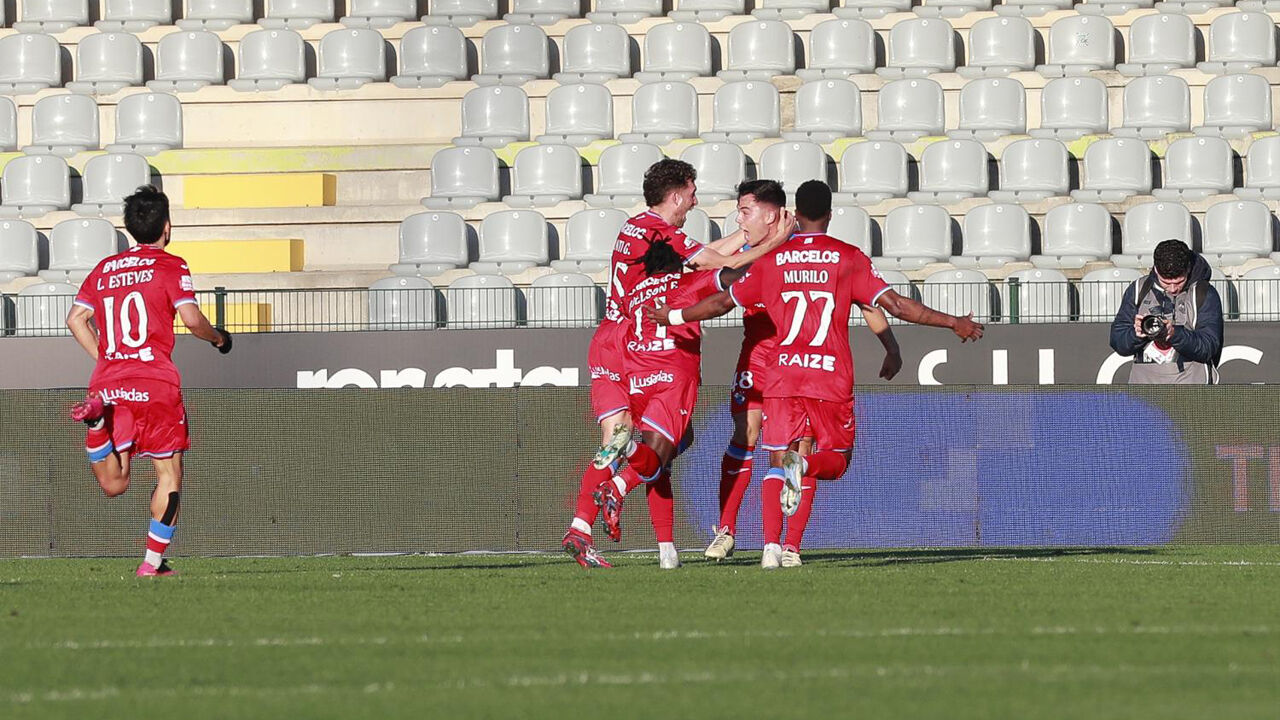 Antonio Espigares estreou-se a marcar de livre direto