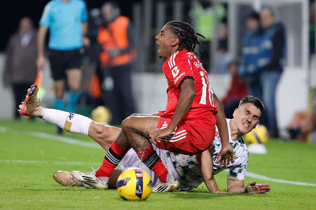 Leandro Barreiro lesionou-se no jogo com o Moreirense