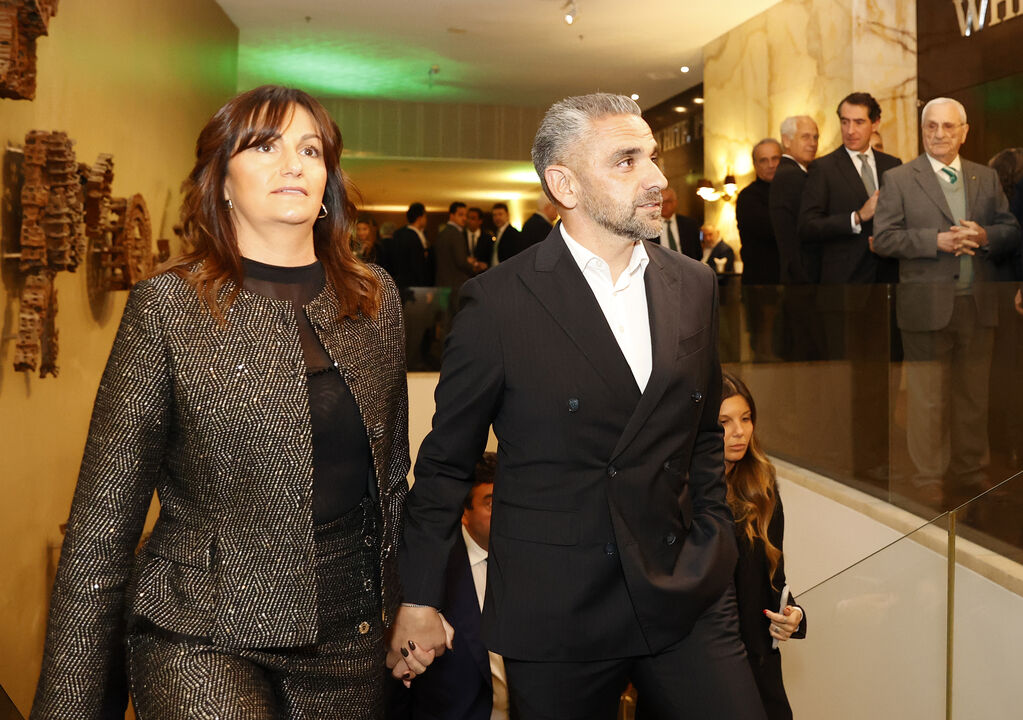 Rui Borges com a mulher à chegada à cerimónia dos Prémios Stromp