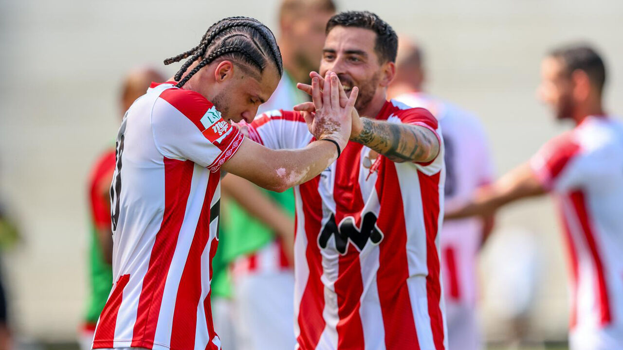 Paulité voltou a festejar com a camisola do Leixões
