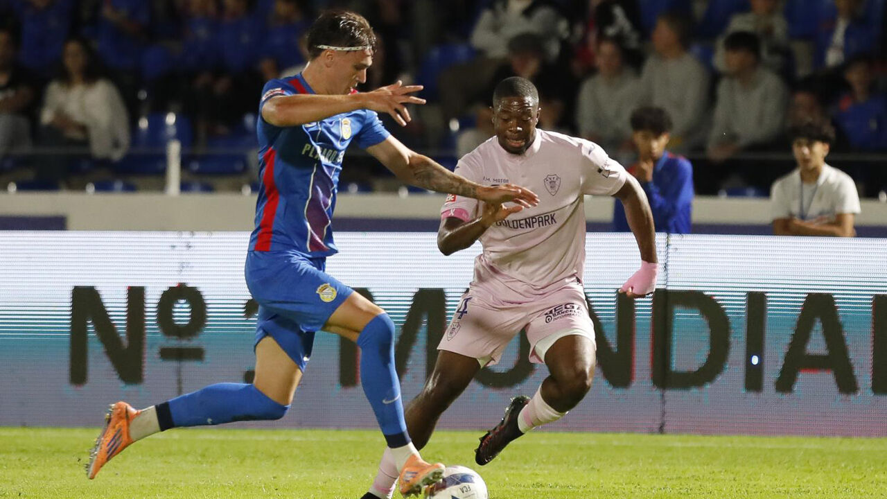 Marvin Elimbi avança para o eixo defensivo do Gil Vicente