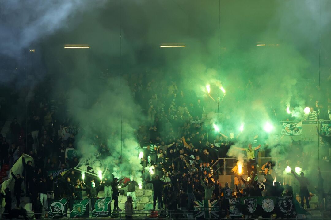 Adeptos do Sporting preparam jogo contra o Vitória em Guimarães