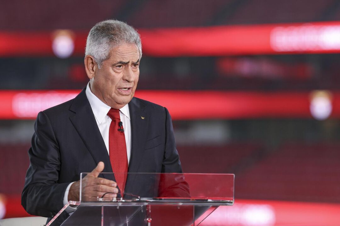 Luís Filipe Vieira durante a entrevista na BTV