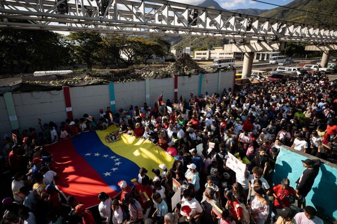 Tucker Carlson afirma que Trump declara guerra à Venezuela