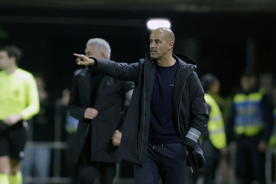 Jorge Silas durante Farense-Benfica