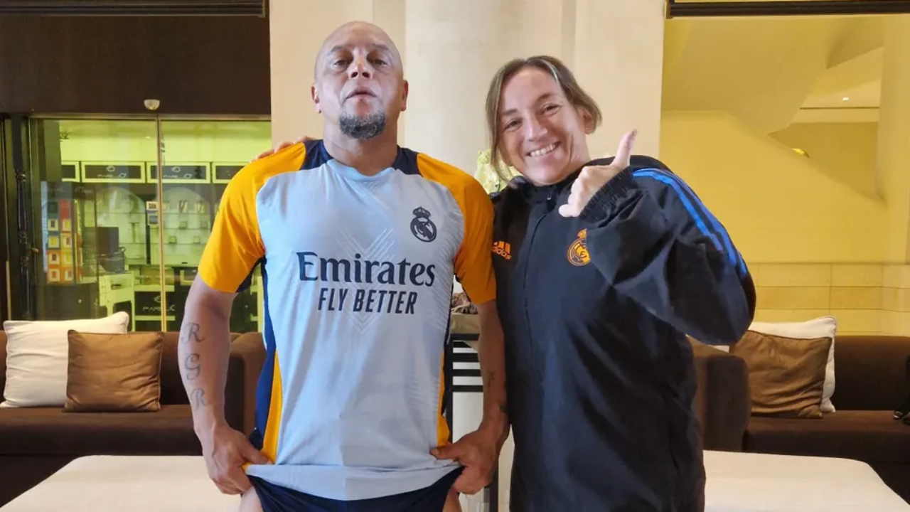 Itziar González de Arriba posa em foto com Roberto Carlos