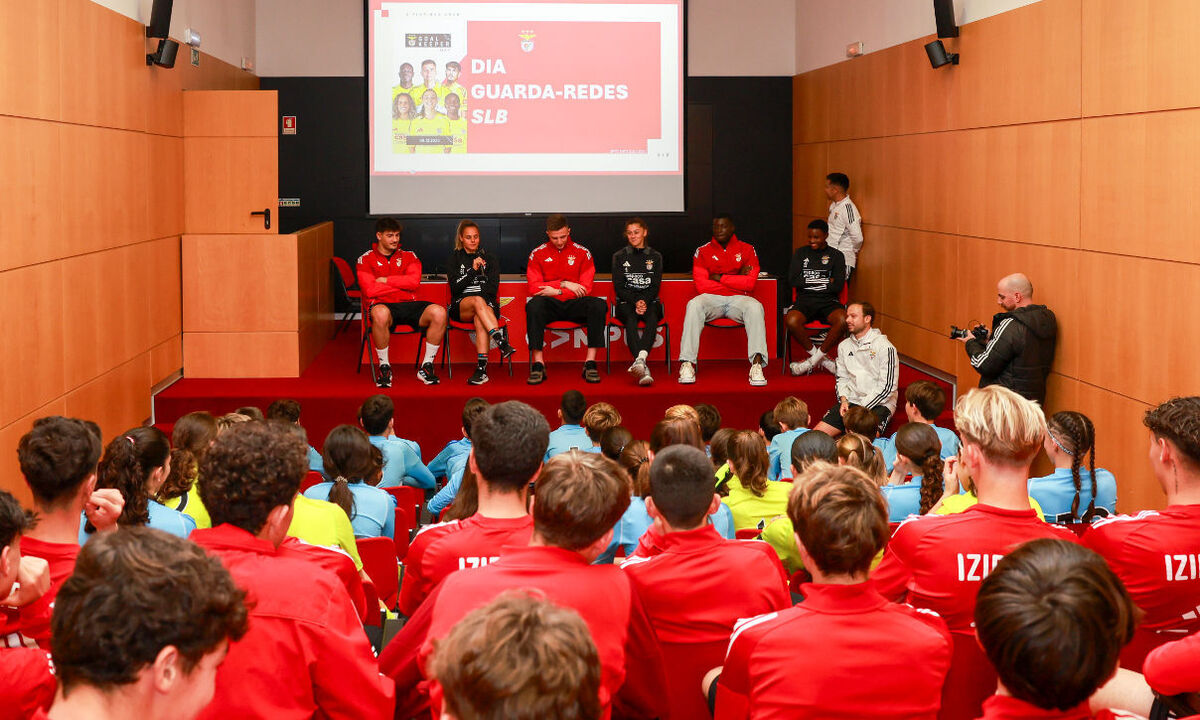 Benfica reuniu no Seixal guarda-redes do clube desde os mais jovens dos escalões de formação até aos das equipas principais masculina e feminina