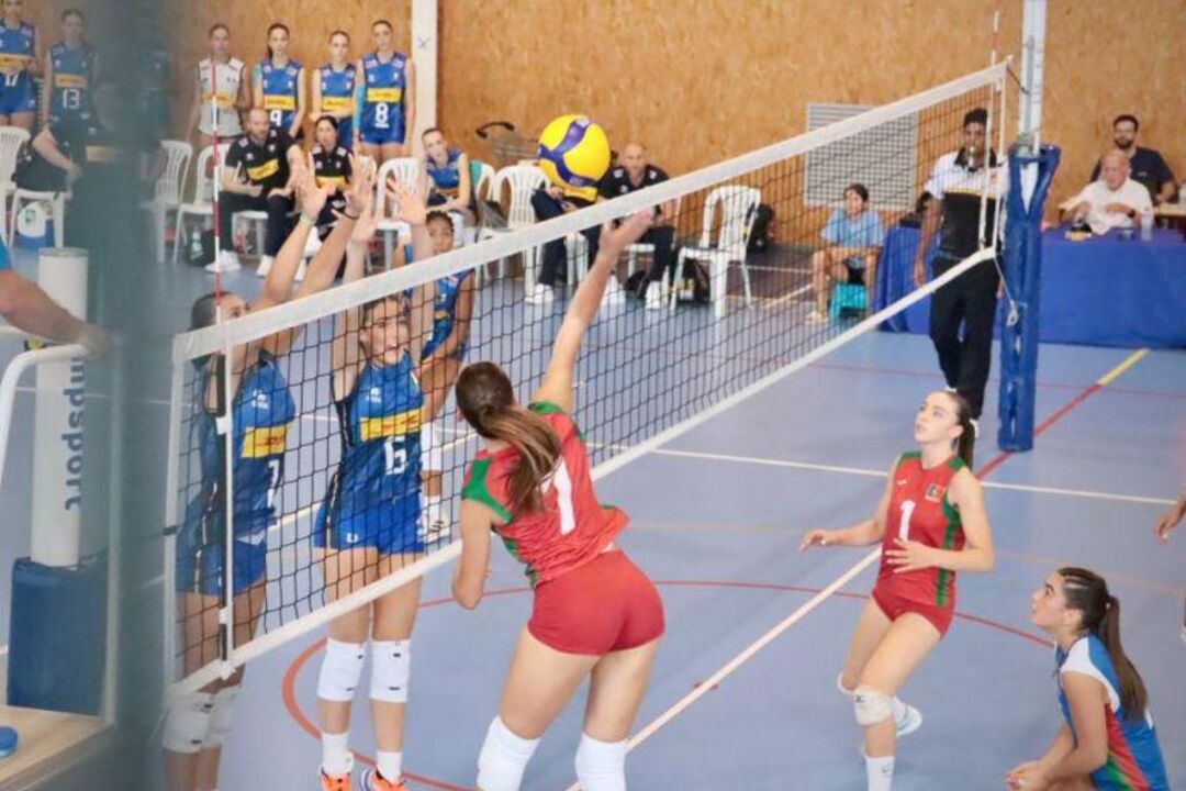 Jogo de voleibol feminino entre Portugal e Itália