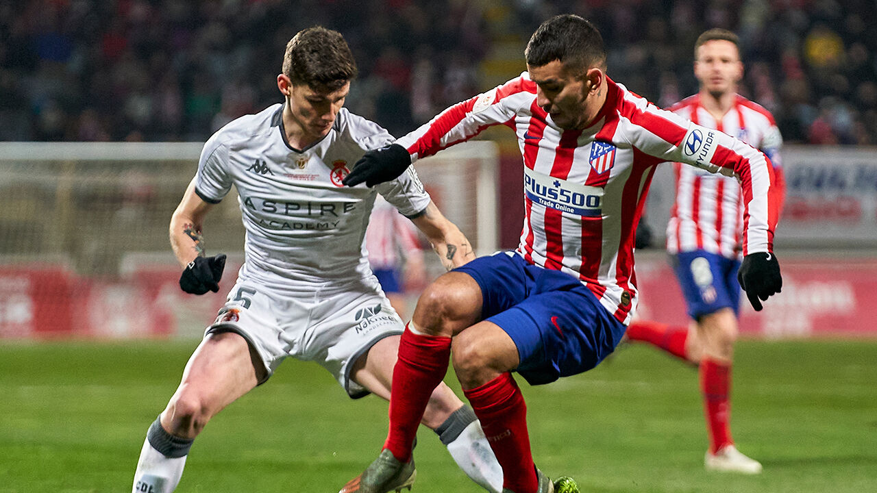 Montes num duelo contra o At. Madrid em 2020. Na altura representava o Cultural Leonesa