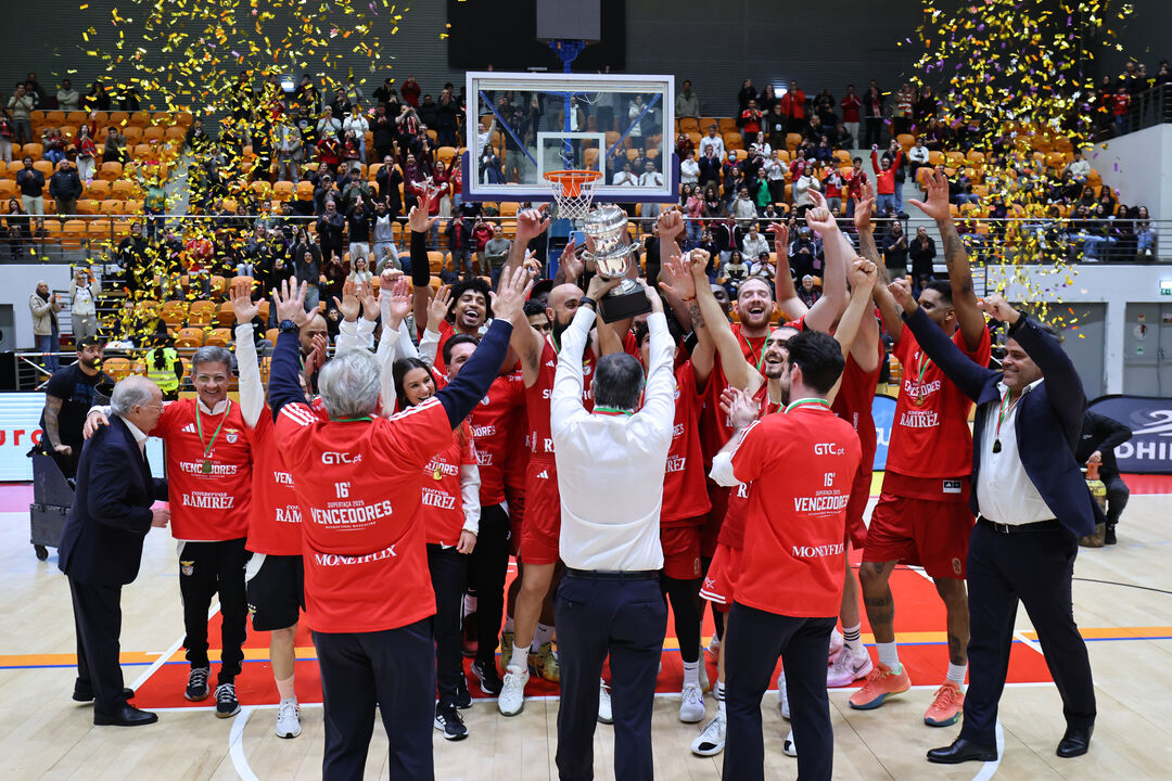 Benfica vence FC Porto e conquista a 16.ª Supertaça Mário Saldanha