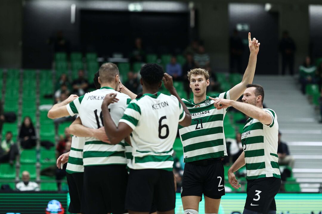 Sporting vence Leixões por 3-0 e mantém a liderança no campeonato