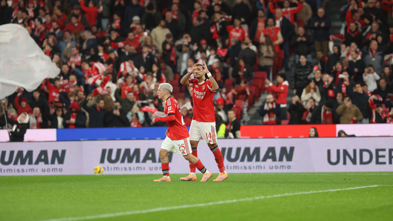 Jogadores do Benfica festejam durante a vitória frente ao Famalicão