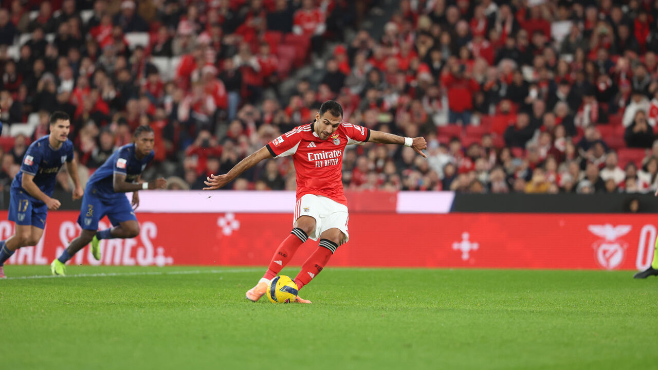 Com um golo de Pavlidis, Benfica superou o Famalicão
